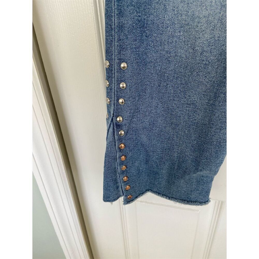 Baccini Women's Size 12 Blue Straight Jeans Stud Detail Raw Hem - Picture 4 of 4